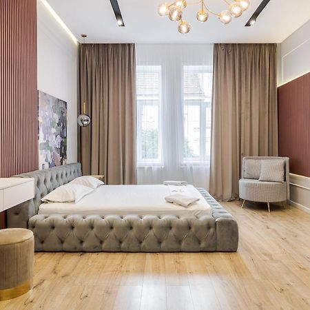 Leogrand Apartments On Leontovycha 17 Lviv Exterior foto